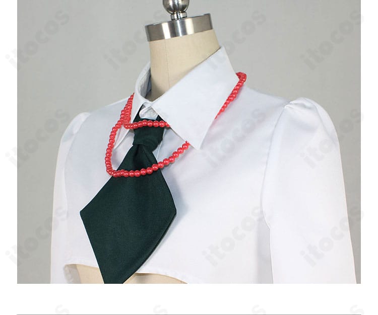 Rche（傲慢ちゃん）コスプレ衣装のネクタイ周辺の接写。結び目の形とトップスの襟元の再現ポイントを示す写真