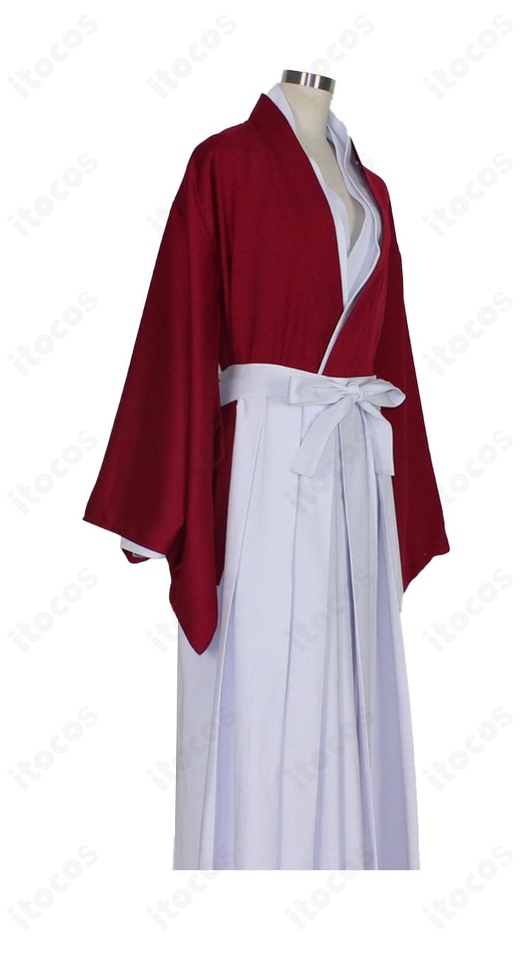 緋村剣心コスチューム右側面。袖口や袴の落ち感、サイドラインの再現度が見える詳細画像