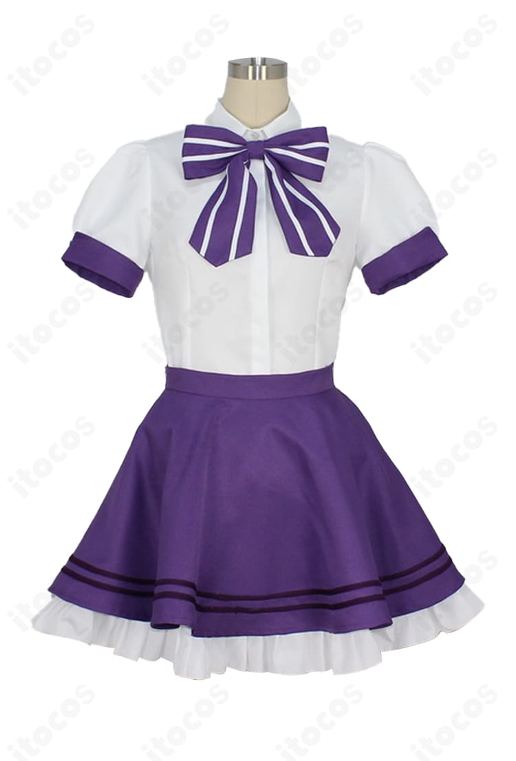 リゼ メイド服コスプレ 背面。背中の切り替えラインとスカートのフレア感、装飾の配置を示す。