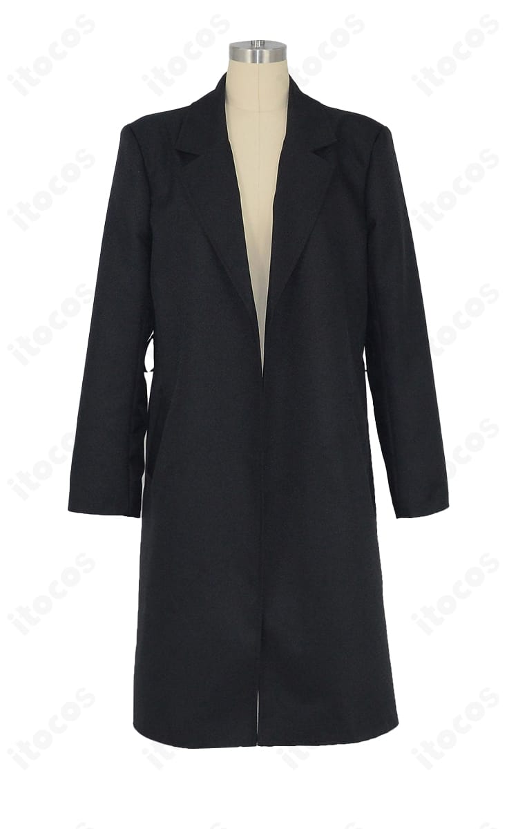 ギルティクラウン 桜満集コスプレ衣装 細部。コートの装飾やマフラーの質感、ベルトの意匠を捉えたクローズアップ。