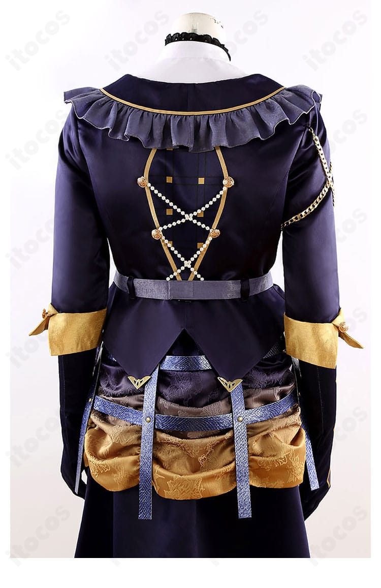 背面ディテールの近接写真。縫い代の処理と装飾固定、背面の刺繍が際立つ仕立て。