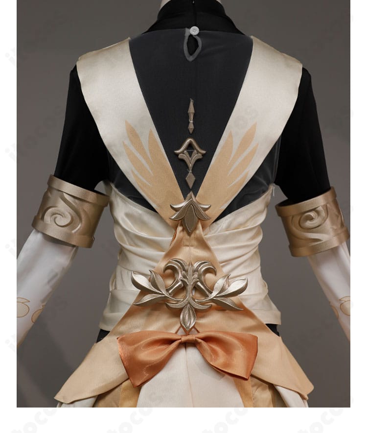 アグライア衣装の背面細部。背飾りの固定位置とフレアの広がりを示す画像。