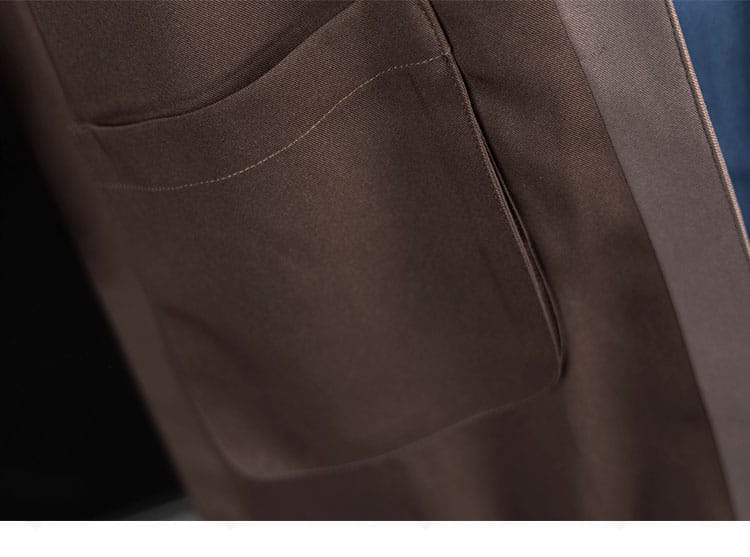 無期迷途 リン コスプレ衣装のマントポケット周辺ディテール。収納風デザインと縁取りの処理が分かる写真。