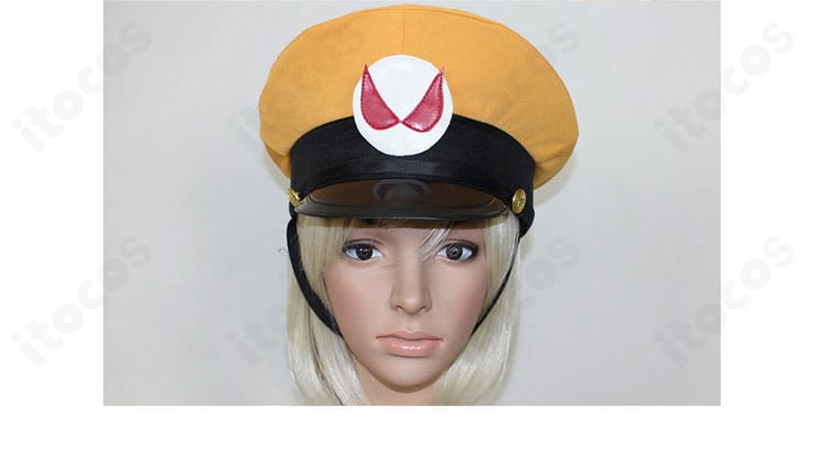 帽子のディテール。庇の形状、クラウンの高さ、装飾の配置が分かるアップショット。