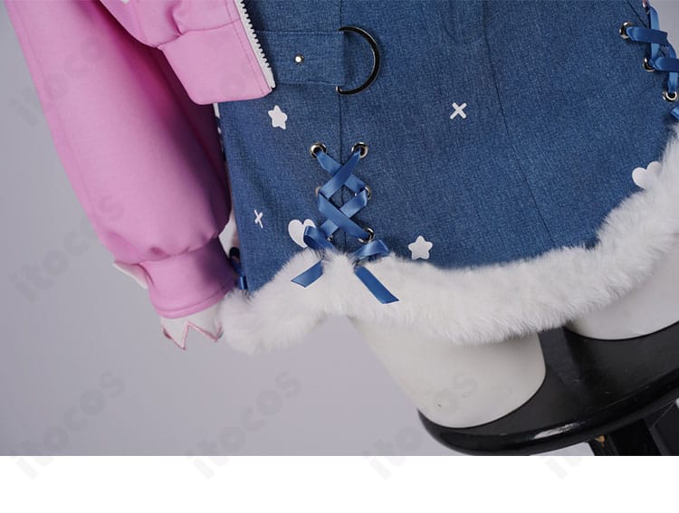 スカート前面装飾の拡大。模様配置とフレアラインがわかる撮影向けディテール。