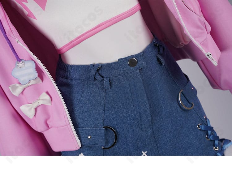 スカート上部装飾の拡大。特徴的なモチーフと高発色生地で立体感を演出。