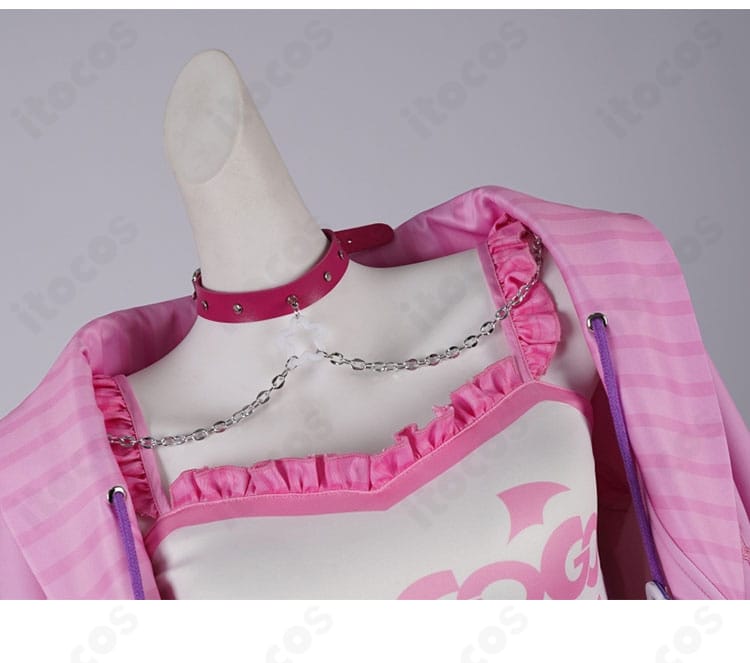 ネックレス・チョーカー周りの拡大。モココの雰囲気に合う繊細な金具と装飾の質感を表現。