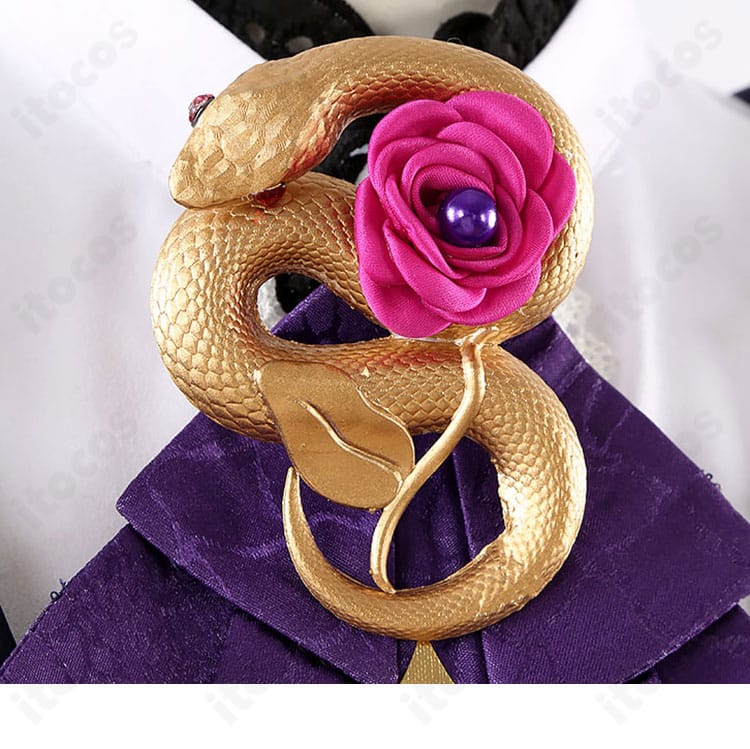 巴日和 コスプレ 衣装 胸飾りクローズアップ。花モチーフと金属風パーツの質感が分かる