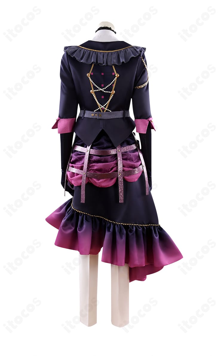 巴日和 コスプレ衣装 左側アングル。コートのドレープとライン取り、アクセの配置を確認できる