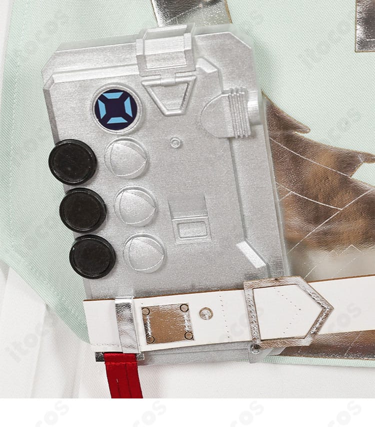 スカート装飾の詳細。刺繍モチーフが近距離でも映える精緻な仕上がり。