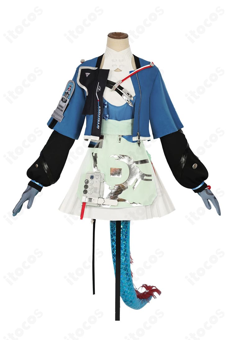 チェン・センユー コスプレ衣装の正面全身。コートとスカートのライン、胸元の装飾まで高再現のデザイン。