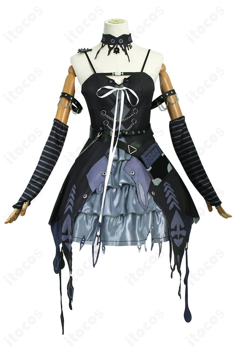 シオリ・ノヴェラ初期衣装の正面ディテール。襟元の刺繍と胸元装飾の繊細な意匠