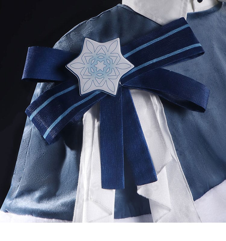 SNOW MIKU 2025 鏡音レン コスプレ衣装 胸元装飾の詳細。刺繍風意匠とアクセサリー配置