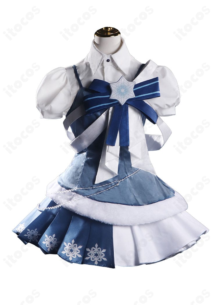 正面から見たSNOW MIKU 2025 鏡音リン コスプレ衣装。ワンピースとショートスカート、装飾の配置が分かるカット。