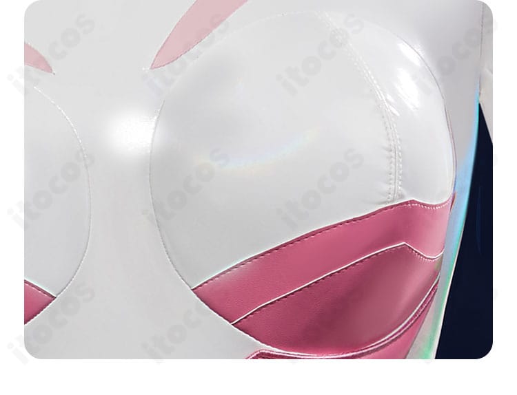 胸元装飾のディテール。立体感のあるパーツ配置で撮影映えする仕上がり。