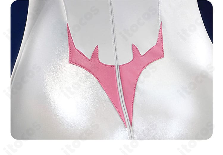 背面装飾ディテールの接写。縁取りとパーツ位置が確認できる一枚。