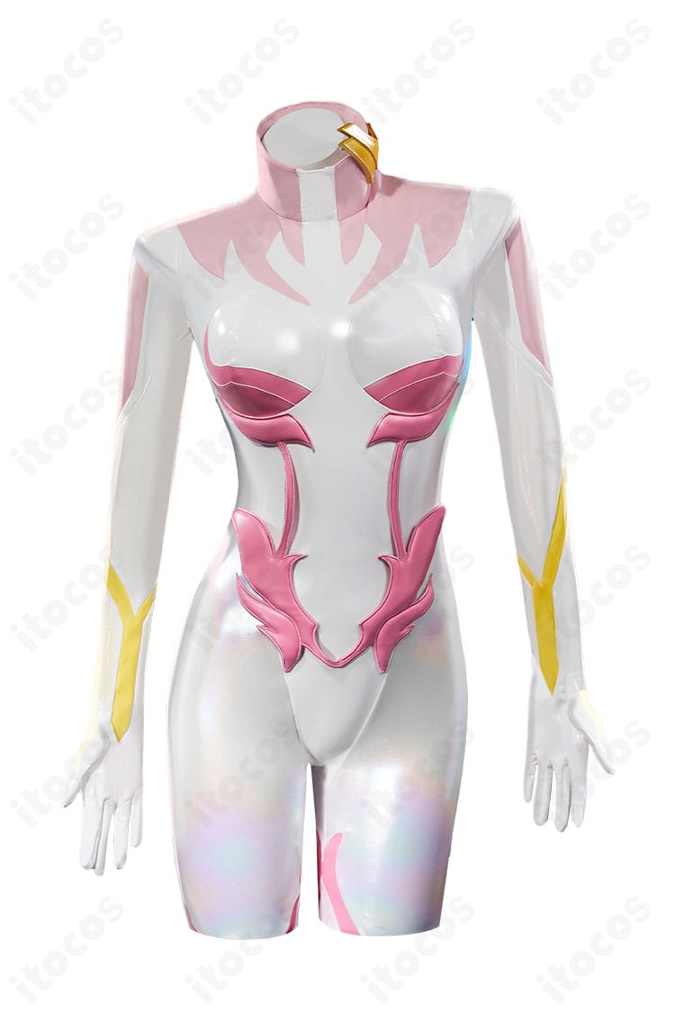 ラクス・クラインのパイロットスーツ正面。配色ブロックと胸元装飾がわかる全身写真。