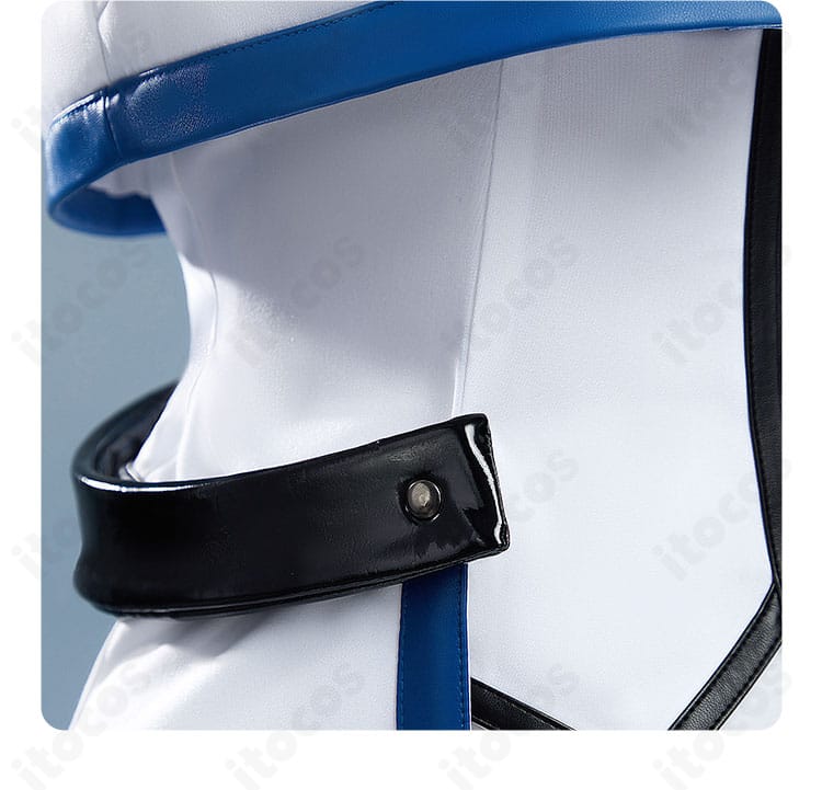 高町なのは 衣装の腰飾りディテール。オーバースカートとの重なりと装飾の華やかさ。