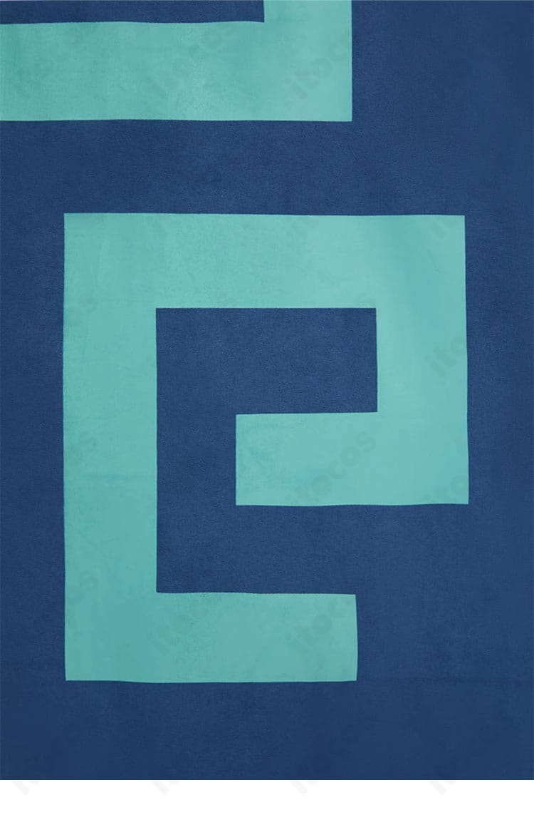 ゼルダ姫コスプレ衣装の背面模様アップ。刺繍調の装飾が密度高く配置された背面ディテール。