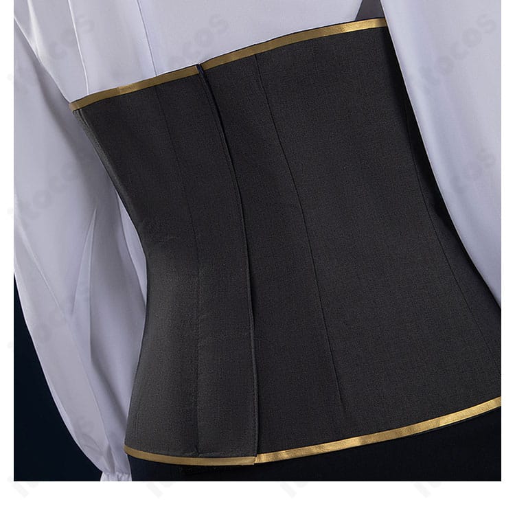 コルセットベルト背面。サイズ調整用の留め仕様とステッチの様子。