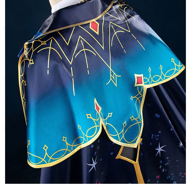 マント（披風）のディテール。縁取りとドレープが際立つ高品質仕上げ。