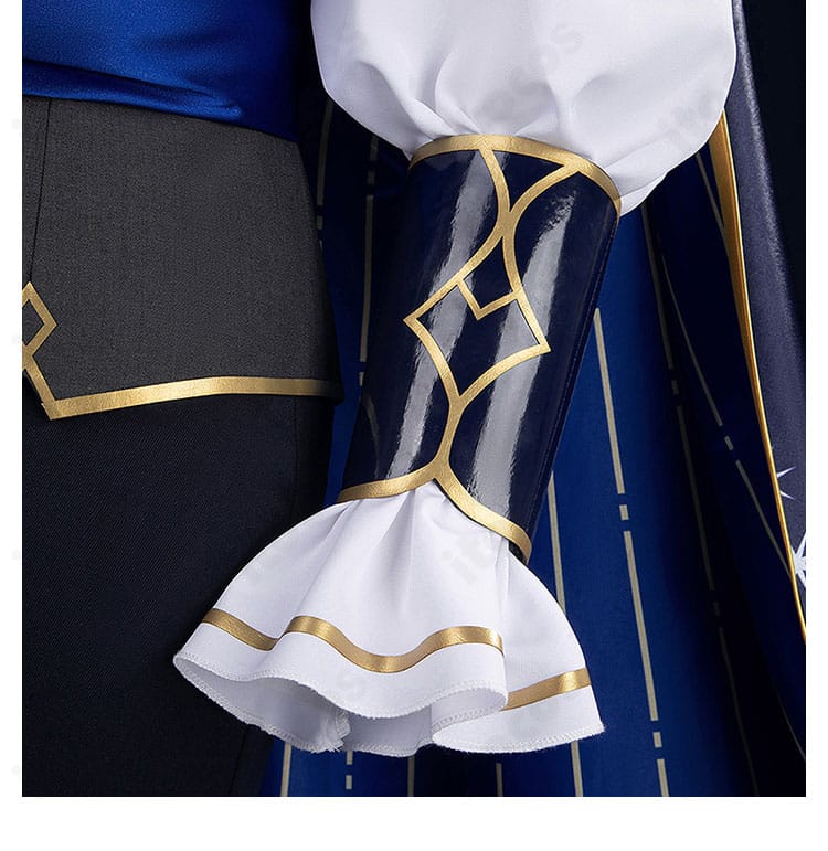 袖口装飾の拡大。カフのラインと装飾テープが映えるクラフトワーク。