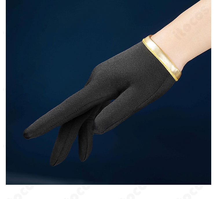 手袋の装飾。指先の切り替えとパイピングでキャラらしさを表現。