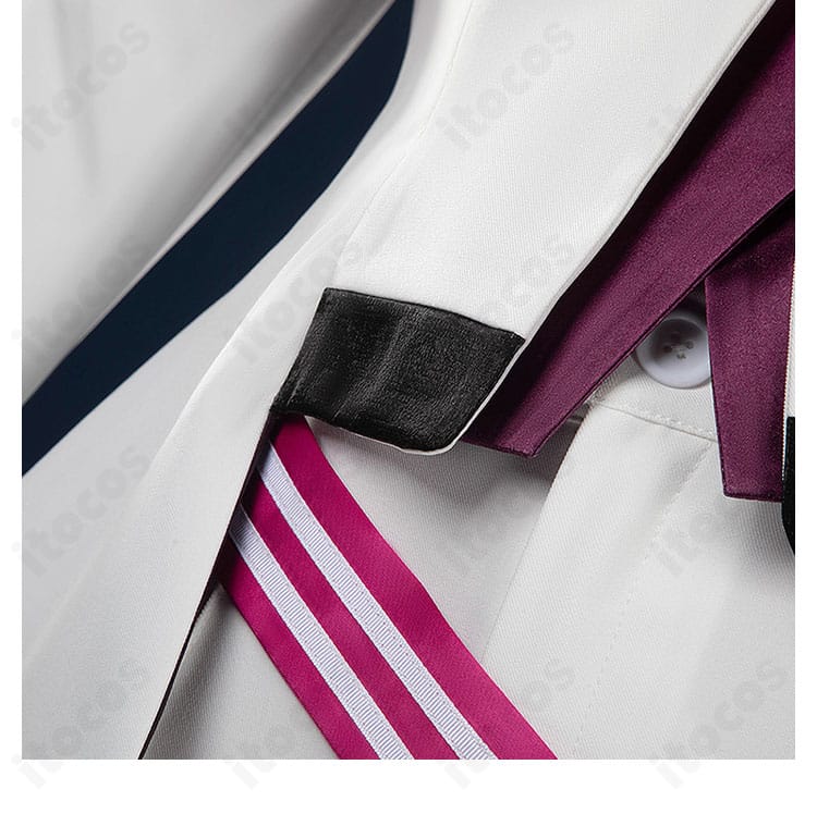 裾飾りの繊細なデザインとラインの美しさ