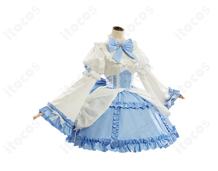 レム コスプレ衣装の側面。ウエストラインの絞りとスカートの広がり、袖口装飾の立体感が確認できる角度。