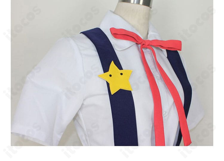 バックパックのショルダーストラップ装飾アップ。八九寺真宵らしい金具と縫製の仕上げを強調した画像。