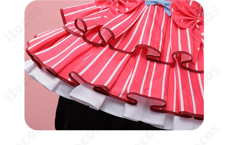 スカート部分の装飾ディテール。裾のラインと装飾の配置が分かるアップ画像。