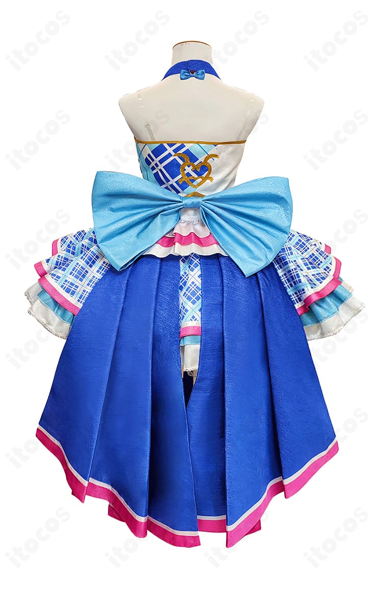真中らぁら コスプレ衣装 背面。大きな背部蝶結びとスカートの広がり、背面開閉部の仕様が分かる画像