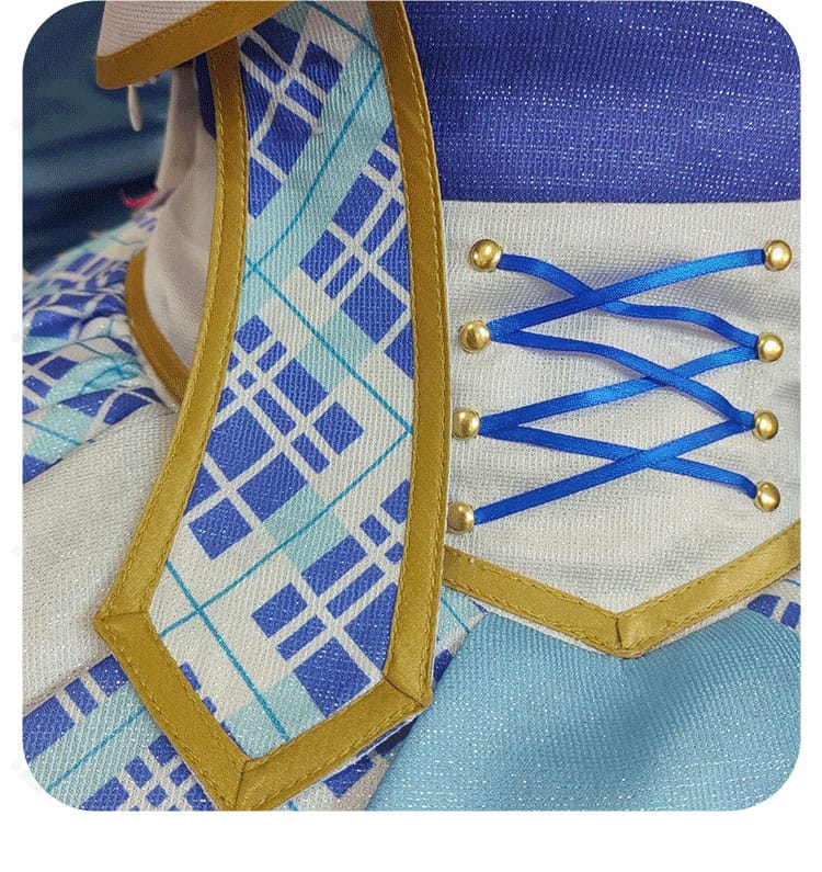 真中らぁら コスプレ衣装 腰部装飾の接写。オーバースカートの重なりとウエスト飾りの構成を示す画像