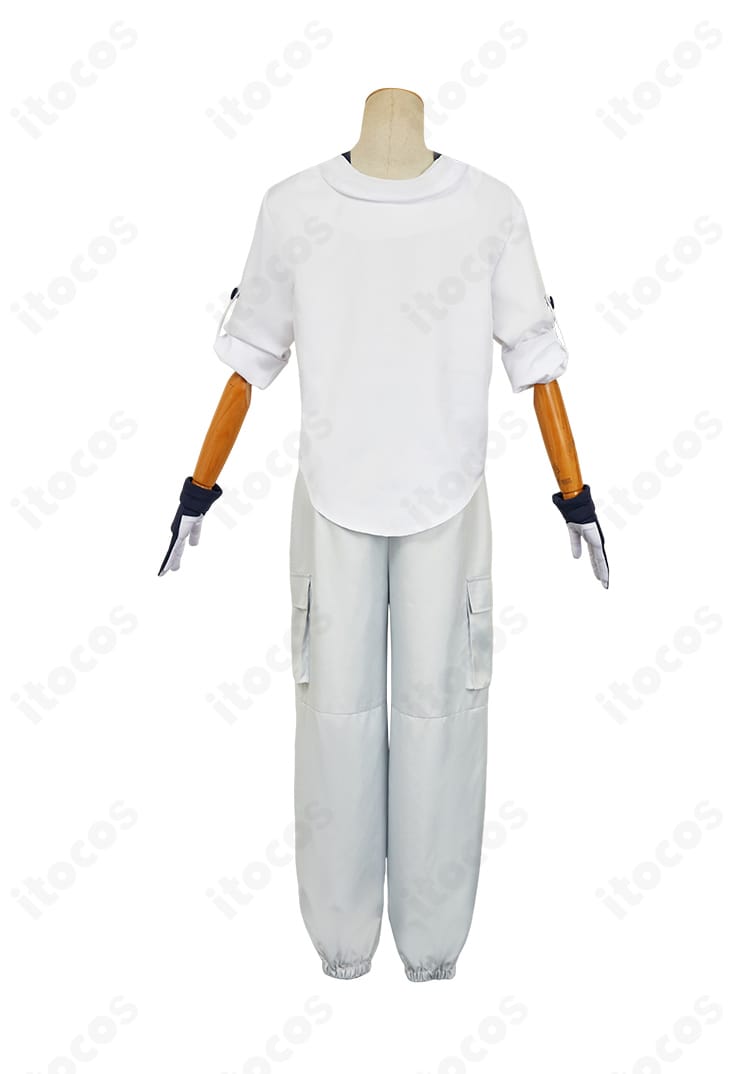 シュウジ・イトウ コスプレ衣装の背面。背中の切替と裾の落ち感を確認できるリアビュー