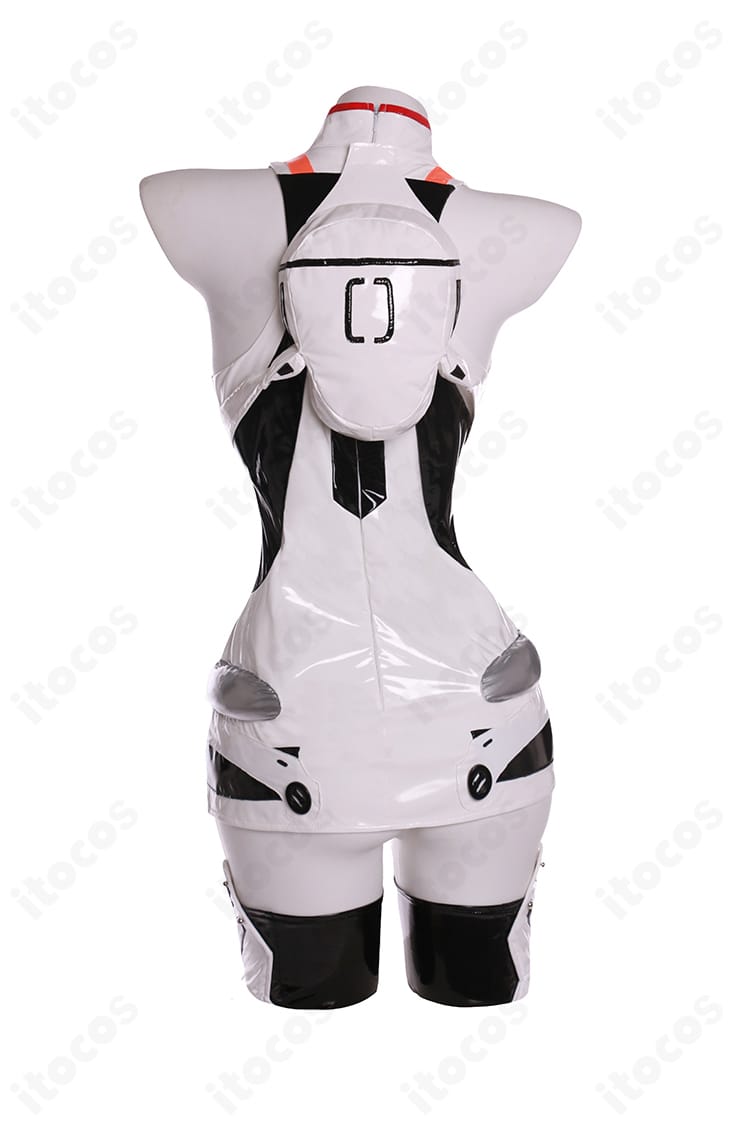 綾波レイ プラグスーツ衣装の背面。背中アクセサリーとフィット感が分かるディテール