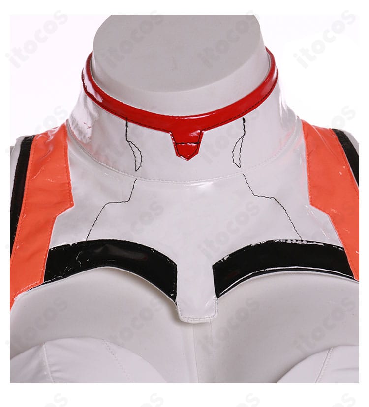 綾波レイ プラグスーツ衣装の襟元ディテール。配色ラインと縫製の精度が分かるアップ