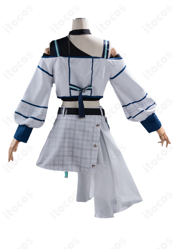 要 楽奈 コインパーキングの猫 特訓後コスプレ衣装の背面画像。上衣の切り替えやスカートの落ち感が分かる