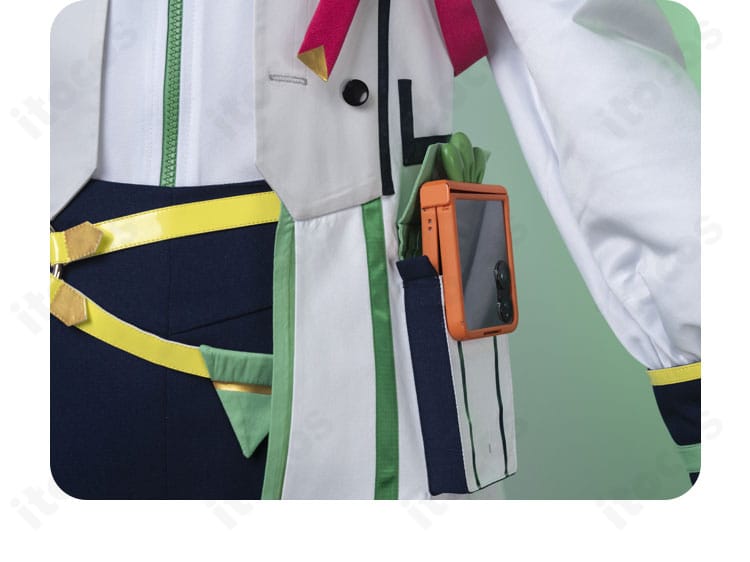 プロメッサ衣装の腰飾りディテール。チェーンとブレードの配置、留め具構造が確認できる接写。