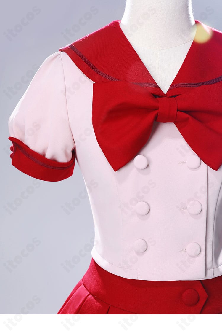 肩袖装飾のクローズアップ。立体芯材で形を保ち、作品らしいディテールを丁寧に再現。