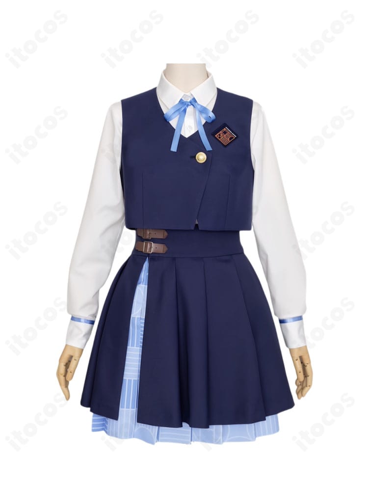 正面全身が分かる秦谷美鈴 初星学園制服コスプレ。ジャケットのシルエットとリボン、プリーツスカートのディテールが見える写真。