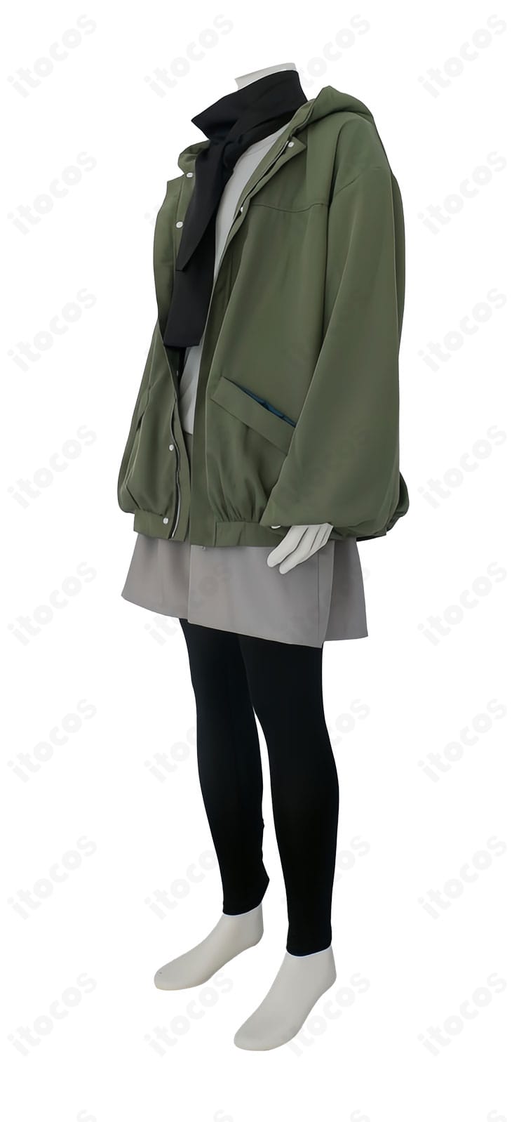 小鈎ハレ キャンプ衣装の側面ビュー。アウターのラインやショートパンツとレギンスの重なりを確認できる画像。