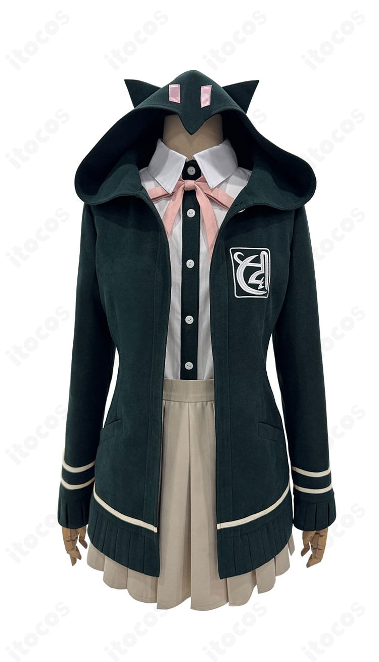 七海千秋 コスプレ衣装の正面フルセット。猫耳パーカー・シャツ・スカート・リボン・髪飾りの内容と質感を確認。