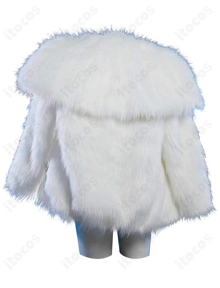 ロザンナ コスプレ衣装の背面。コート裾のラインと装飾チェーンの配置を詳細に撮影。