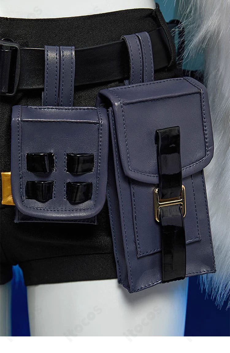 ロザンナ コスプレ衣装の腰飾り拡大。ベルトとバックルの精巧な造形を強調。