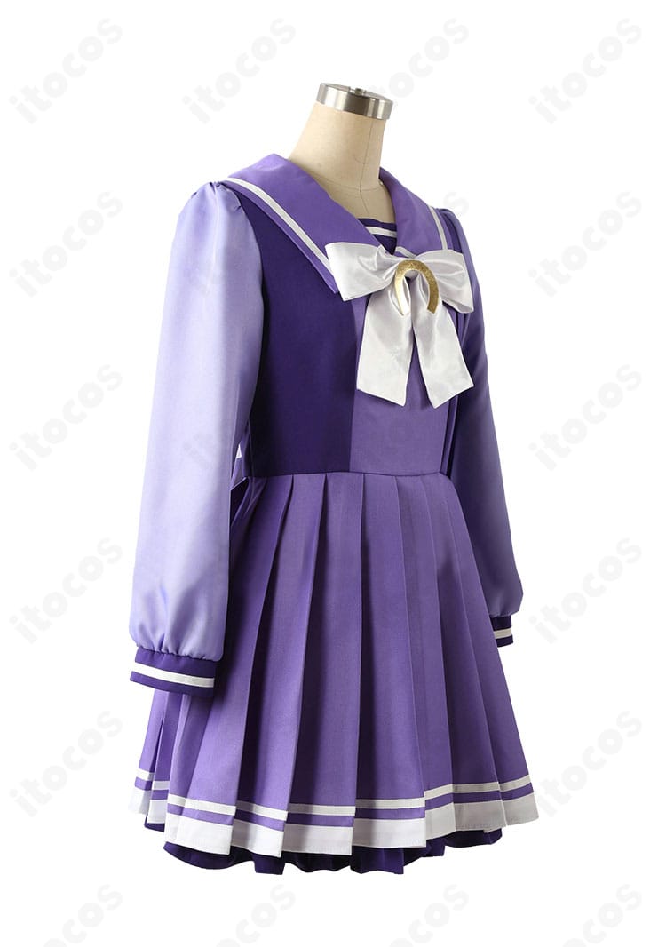 ウマ娘 トレセン学園制服 冬服セーラーのサイドビュー。裾の落ち感とウエストラインのシルエット、可動性を確認できる角度。