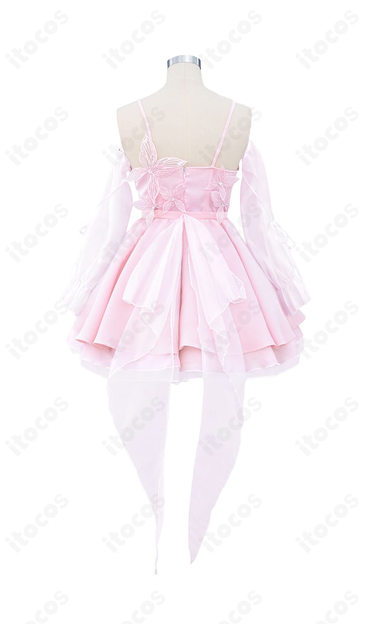 恋と深空 主人公『夢に揺れる心』コスプレ衣装の背面ビュー。後ろ姿のシルエットと装飾、袖パーツの見え方を確認できる画像。