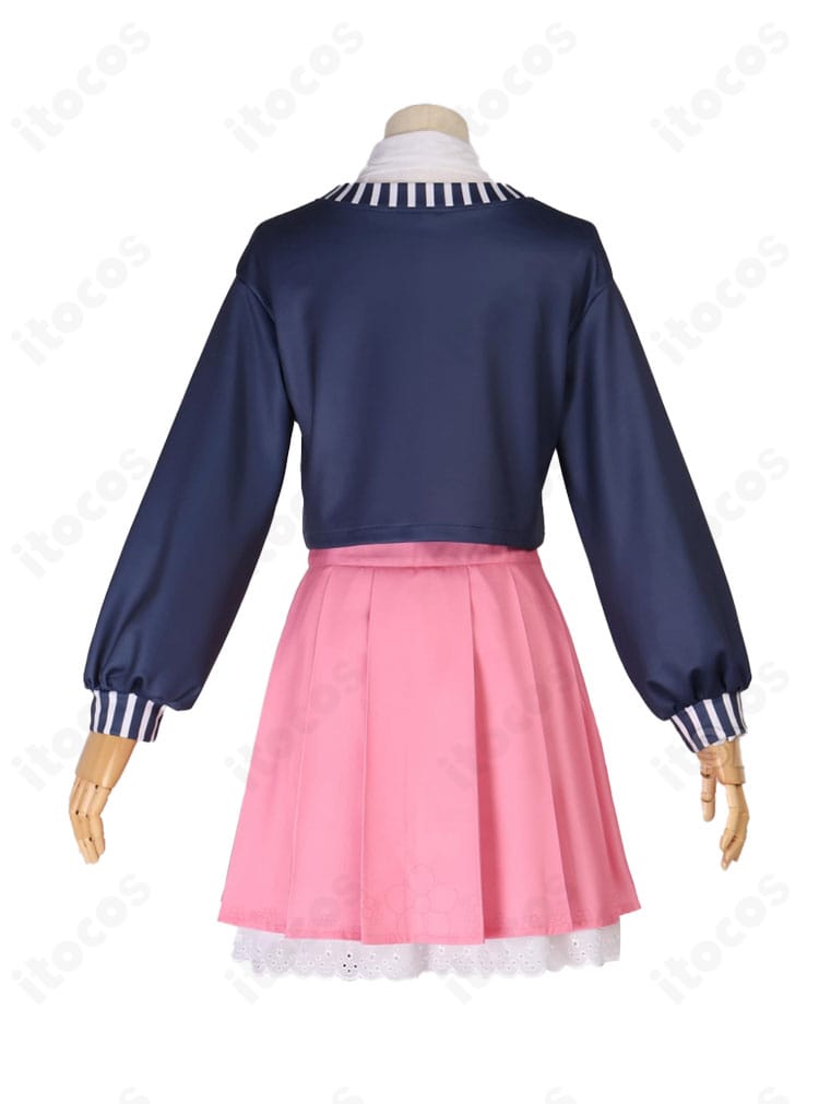 森カリオペ コスプレ 背面ショット。プリーツスカートの揺れ感とシルエットが分かる写真