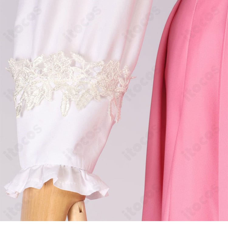 シャツカフスの装飾アップ。ボタンと刺繍が映える森カリオペ用ディテール