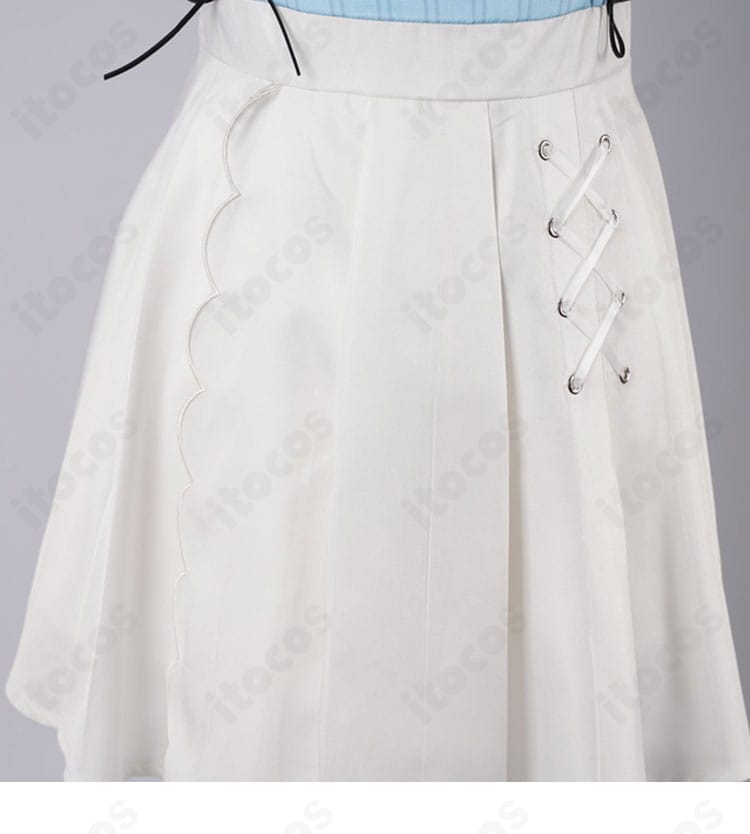 フワワ スカート生地の質感アップ。柔らかなサテン調の光沢とプリーツを確認