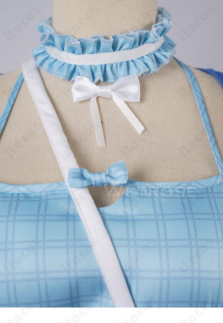 フワワ チョーカー装飾のディテール。上品なストーンと金具の質感を強調